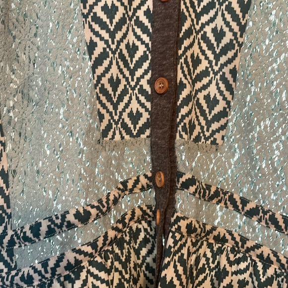 Beautiful boutique mixed media boho top - Picture 4 of 6